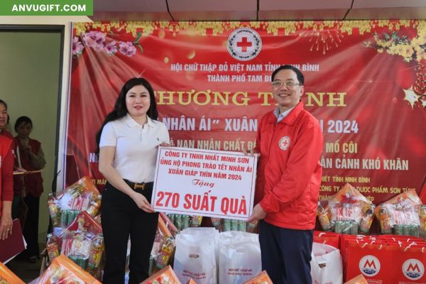 Quà tặng hội chữ thập đỏ thường hướng đến tính thiết thực, sử dụng lâu dài Quà tặng hội chữ thập đỏ thường hướng đến tính thiết thực, sử dụng lâu dài