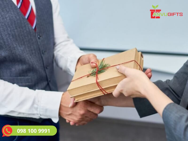 Quà tặng lưu niệm cho đối tác là công cụ để doanh nghiệp gắn kết cùng đối tác của mình Quà tặng lưu niệm cho đối tác là công cụ để doanh nghiệp gắn kết cùng đối tác của mình
